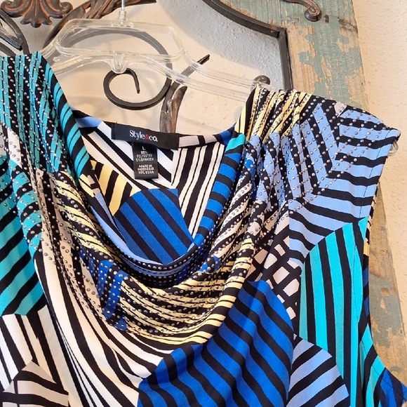 Style & Co Blue White Graphic Asymmetrical Blouse. Size LARGE - Picture 5 of 7